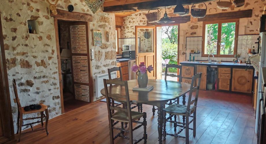 Grands volumes pour cette maison périgourdine sur 1 hectare de terrain