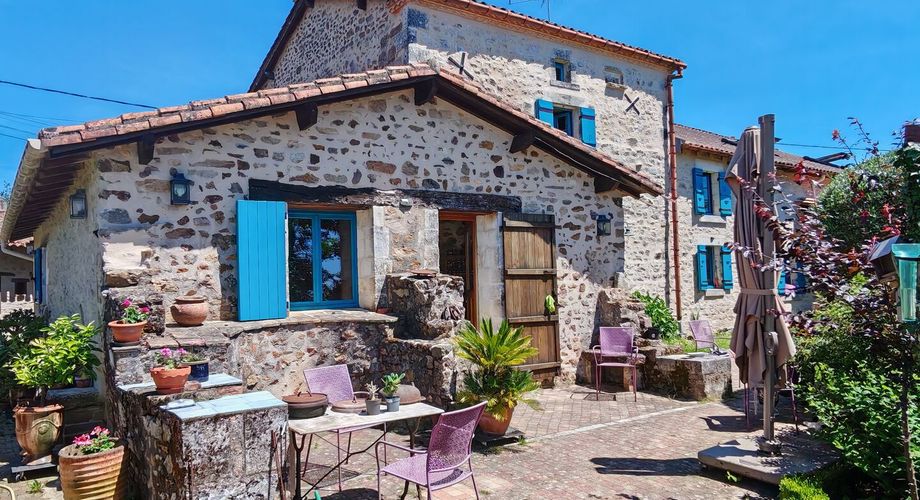 Grands volumes pour cette maison périgourdine sur 1 hectare de terrain
