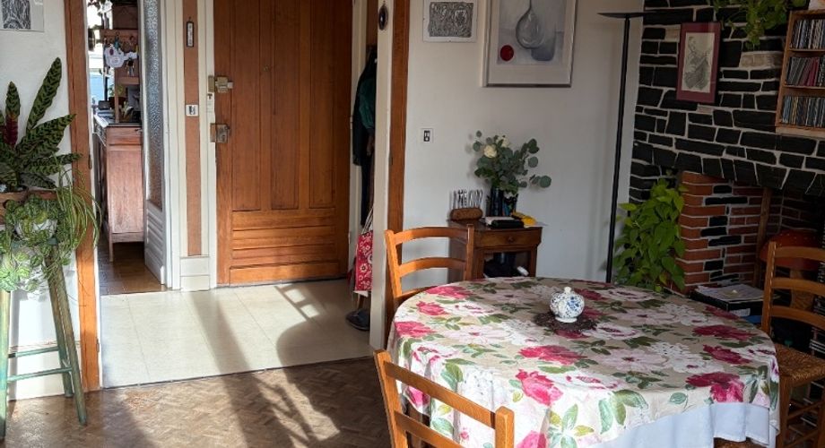 Immeuble de rapport évolutif de 200 m2 habitable avec garages, jardin et potentiel d’aménagement