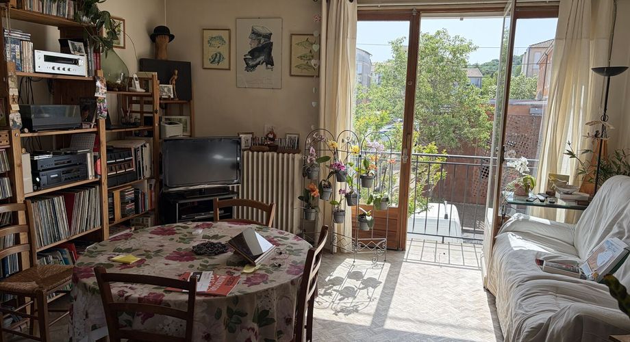 Immeuble de rapport évolutif de 200 m2 habitable avec garages, jardin et potentiel d’aménagement