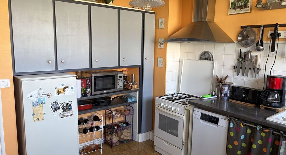 Immeuble de rapport évolutif de 200 m2 habitable avec garages, jardin et potentiel d’aménagement