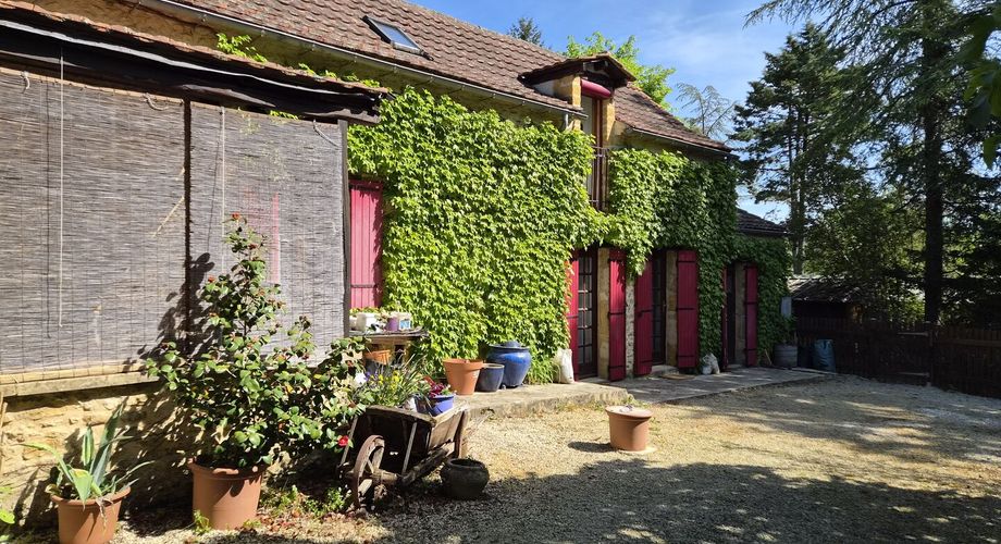 Belle propriété en pierres avec maison d'amis et piscine implantée sur 7300m² de parc