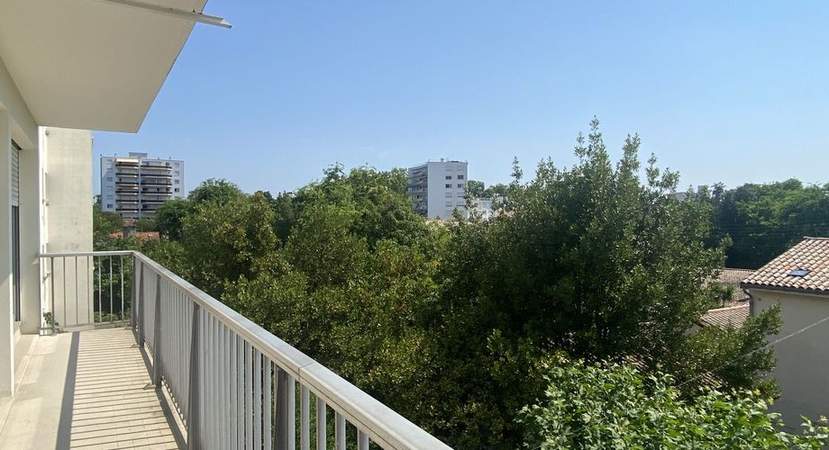 Bordeaux Caudéran, appartement traversant de 95m², parking et cave.