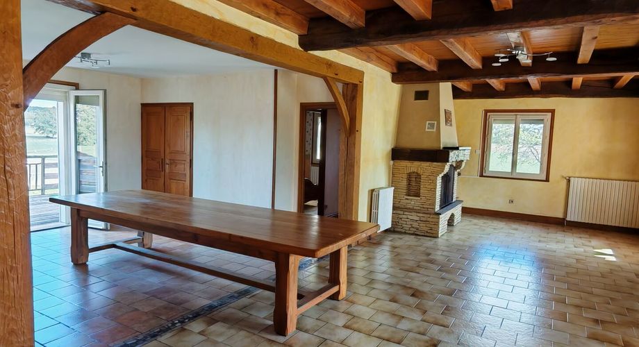 Maison de campagne et 1000m² de dépendances et 7,7 hectares de terrain