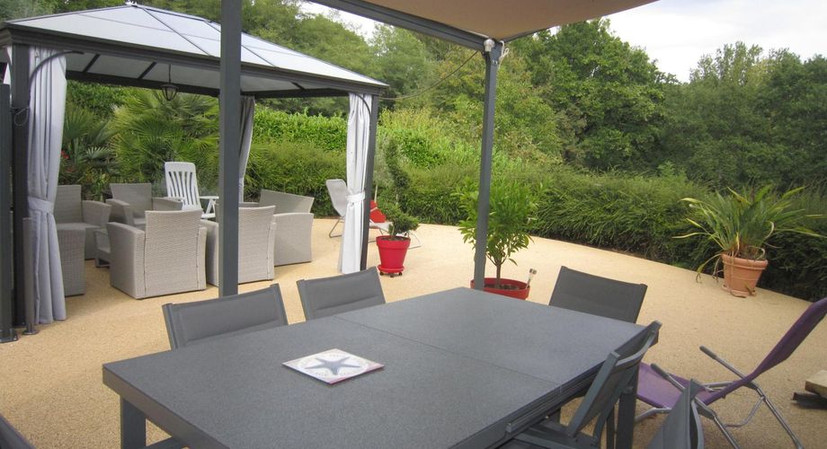 Propriété  avec deux gites,  une maison principale et deux piscines