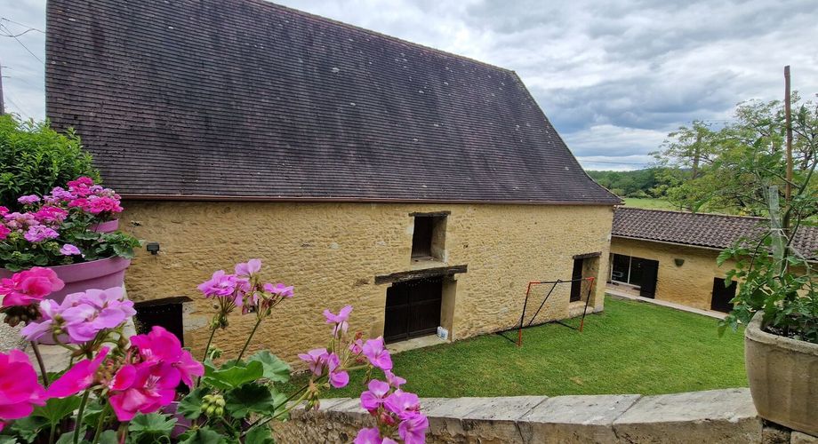 Bel ensemble en pierres, Maison principale, Maison d'amis, Grange et Piscine