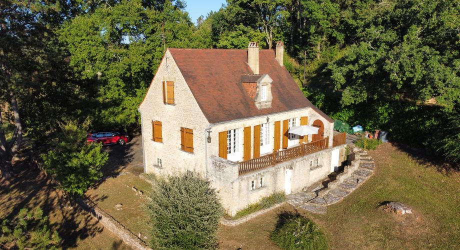 Maison style Perigourdine au coeur d'un village medieval 