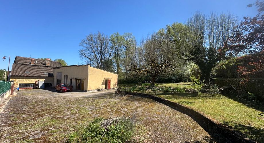 Ensemble maison, grange et garage, idéal pour artisans 