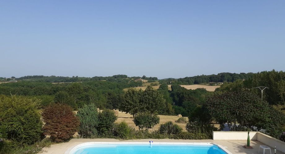 Maison 3 chambres avec grand terrain, piscine et Belle Vue.