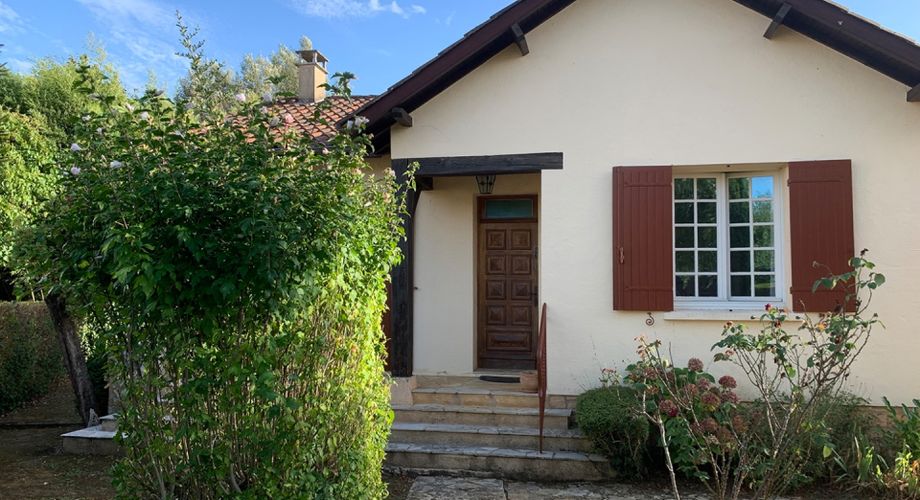 Contemporaine de plain-pied avec jardin à proximité des commerces !