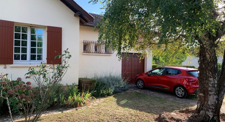 Contemporaine de plain-pied avec jardin à proximité des commerces !