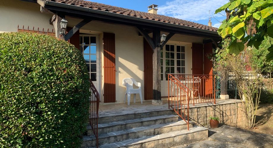 Contemporaine de plain-pied avec jardin à proximité des commerces !