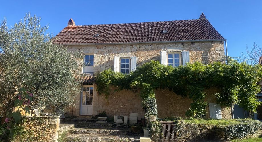 Main house and 3 gîtes with private swimming pools, outbuildings