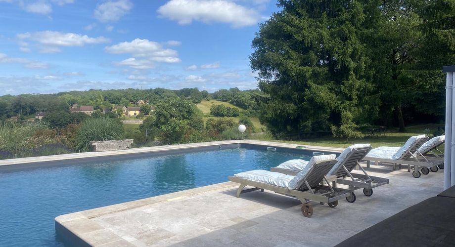 Élégante longère avec piscine