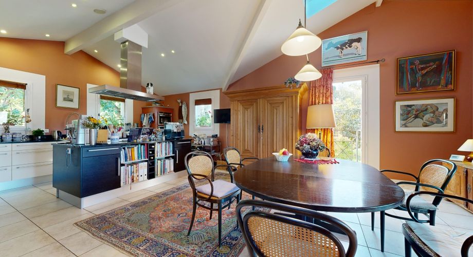 GREAAT COUNTRYSIDE LOCATION WITH VIEWS. LARGE 234m2 HOUSE WITH SWIMNING POOL ON 3460SQM OF LAND. BELVES AREA. 