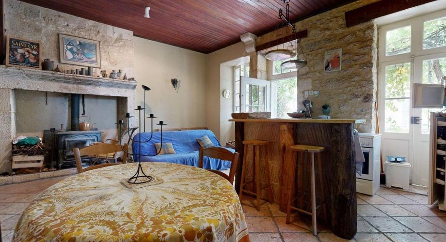 Maison au coeur d'un des plus beaux villages de France, à rénover, avec appartement indépendant et garage