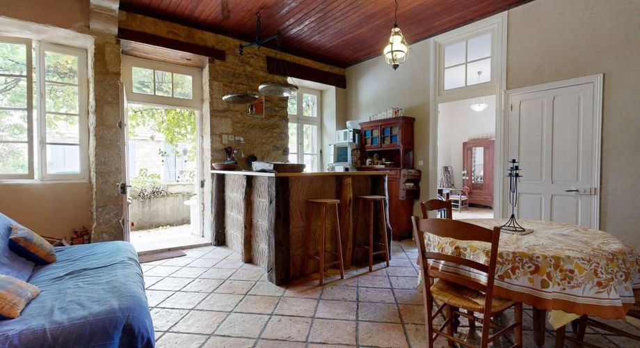 Maison au coeur d'un des plus beaux villages de France, à rénover, avec appartement indépendant et garage