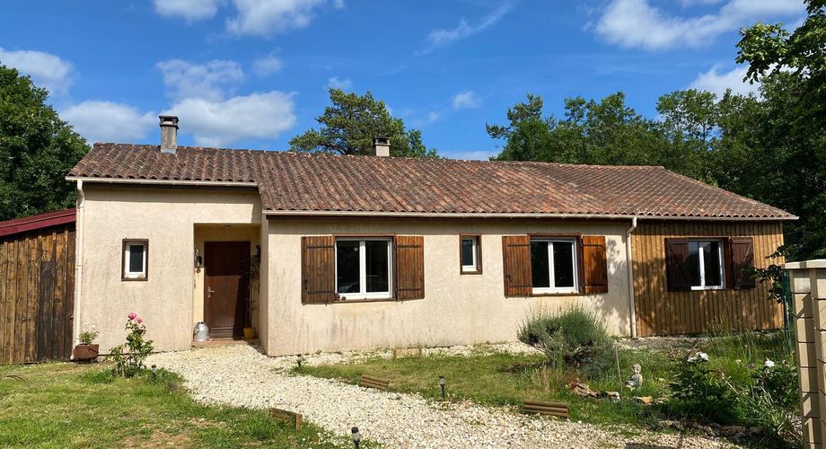 Maison contemporaine à vendre à Campagne, région St Cyprien, 110m², terrain 1.700m², 5 chambres, prix 206 700 €.