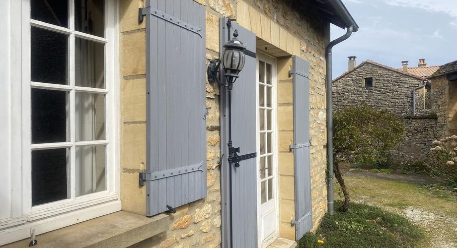 Bel ensemble ancien  de deux maisons avec piscine dans un lieu privilégié