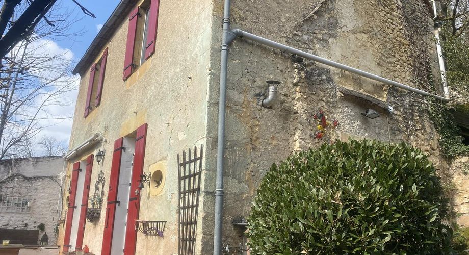 EXCLUSIVITE LABEL PIERRES. Maison ancienne à vendre à Coux et Bigaroque Mouzens, 89m², 3 chambres, dépendances, chauffage électrique + bois.