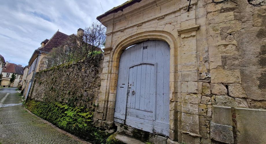 Maison Perigordine renovée dans village avec jardin et piscine