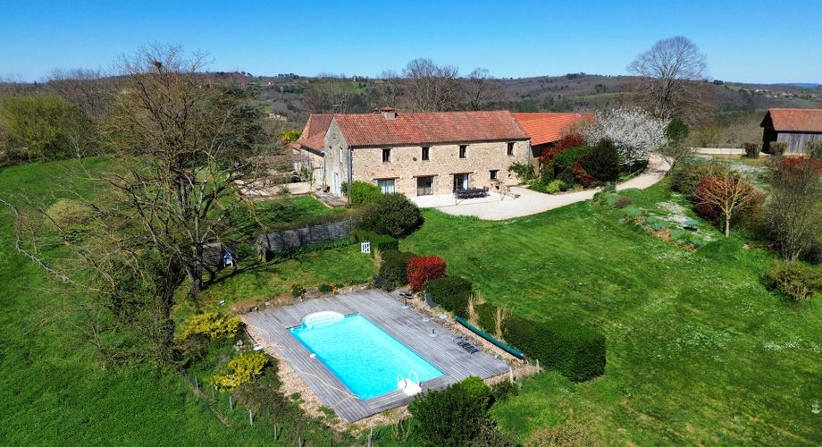 EXCLUSIVITE LABEL PIERRES. Propriété de charme avec vue panoramique, gîtes et piscine – Un havre de paix au cœur du Périgord noir