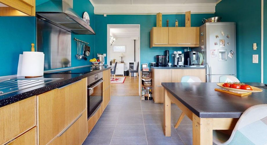 Clé en main, cœur comblé : Découvrez cette perle rare avec jardin et commerces à pied.