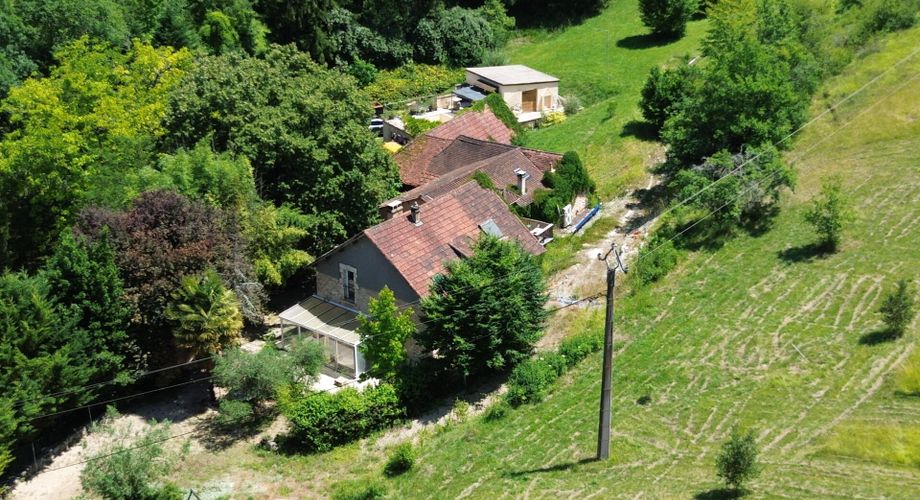Maison isolée sur six hectares, parfaite pour une totale autonomie !