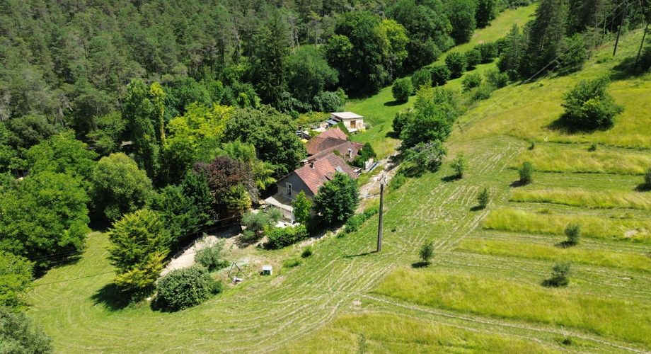 Maison isolée sur six hectares, parfaite pour une totale autonomie !