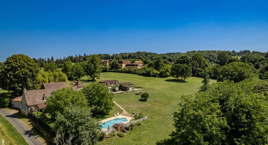 Propriété de charme avec 2 gîtes, 4 chambres d'hôtes et grande piscine