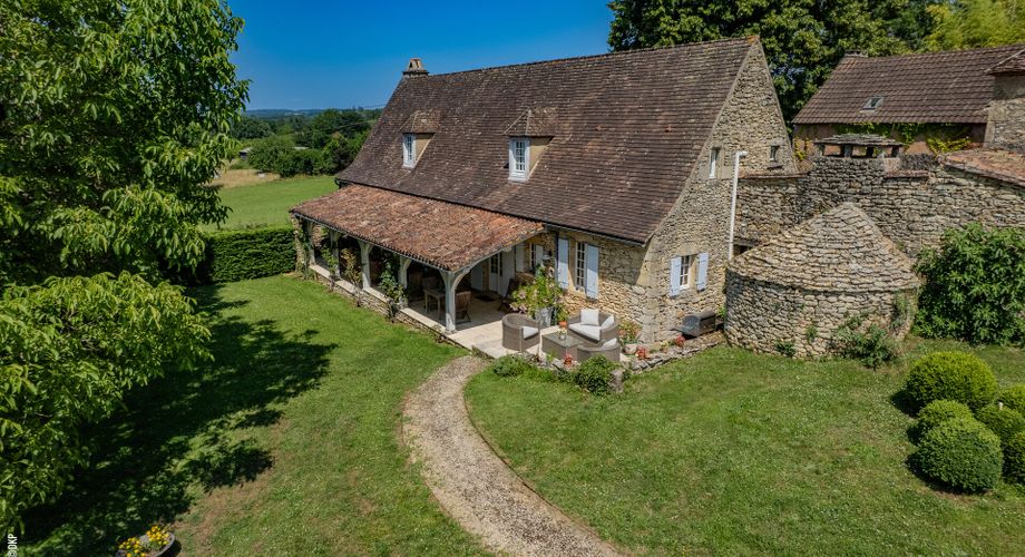 Propriété de charme avec 2 gîtes, 4 chambres d'hôtes et grande piscine