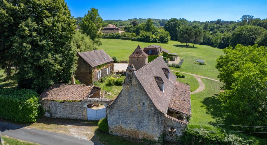 Propriété de charme avec 2 gîtes, 4 chambres d'hôtes et grande piscine