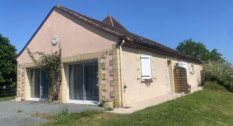 Vaste maison contemporaine de plain-pied proche des commerces