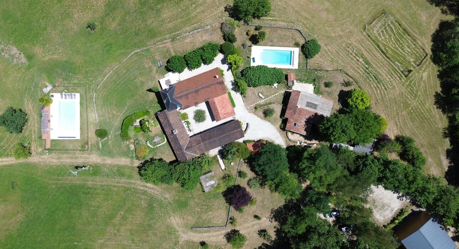 Vue panoramique et nature préservée – Domaine avec plusieurs habitations sur 20 hectares