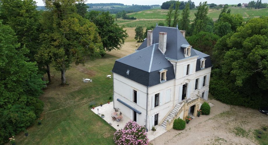 Élégant manoir XIXe avec grand jardin, proche des commerces – Périgord Pourpre