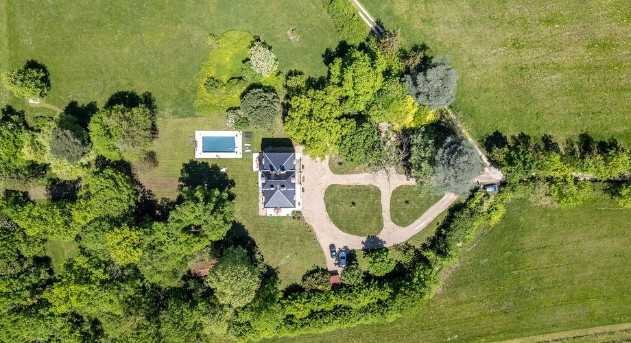 Élégant manoir XIXe avec grand jardin, proche des commerces – Périgord Pourpre