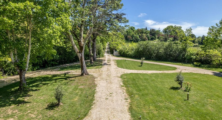 Élégant manoir XIXe avec grand jardin, proche des commerces – Périgord Pourpre