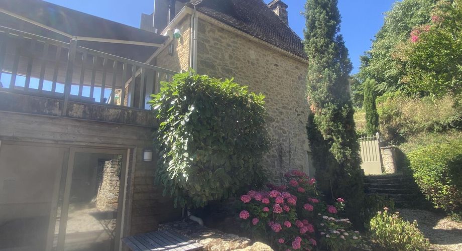 Maison en pierre avec piscine et jacuzzi