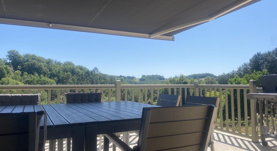 Maison en pierre avec piscine et jacuzzi