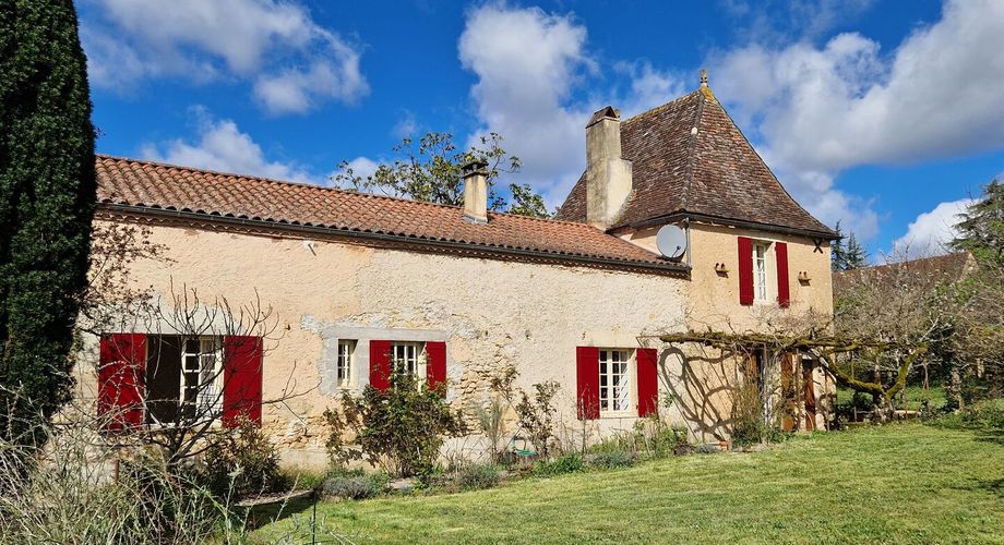 Maison de village de caractère avec piscine et terrain de 1875m2