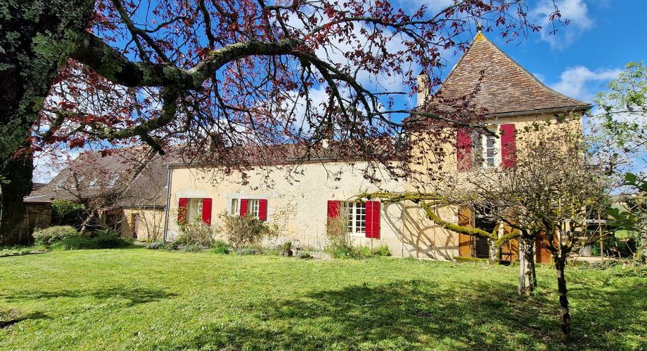 Maison de village de caractère avec piscine et terrain de 1875m2