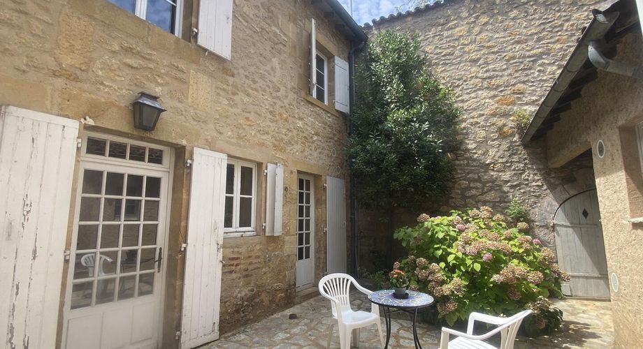 Grande maison de ville 210m2 avec jardin et garage - Proche commerces