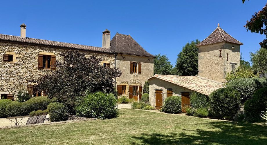 Le charme de l’ancien, la perfection de la rénovation et les vues que le Périgord peut offrir.