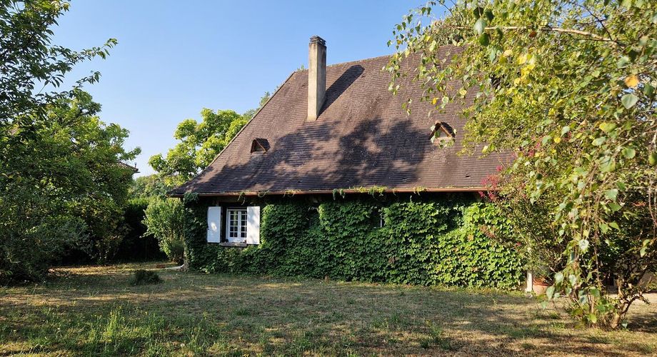 EXCLUSIVITE LABEL PIERRES. Maison périgordine 3 chambres, proche des commerces avec terrain de 1300m2