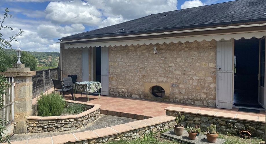 Demeure de charme en pierre - Proche commerces, cadre privilégié
