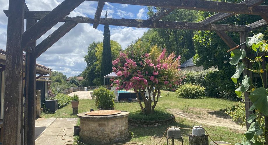 Demeure de charme en pierre - Proche commerces, cadre privilégié