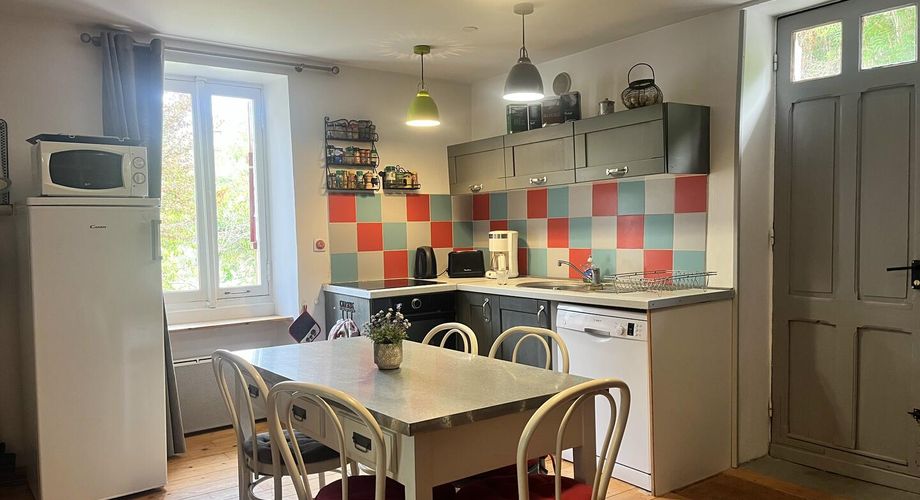 Maison en pierres 3 chambres et terrasse, Opportunité d'investissement ou résidence de charme proche SAINT-CYPRIEN