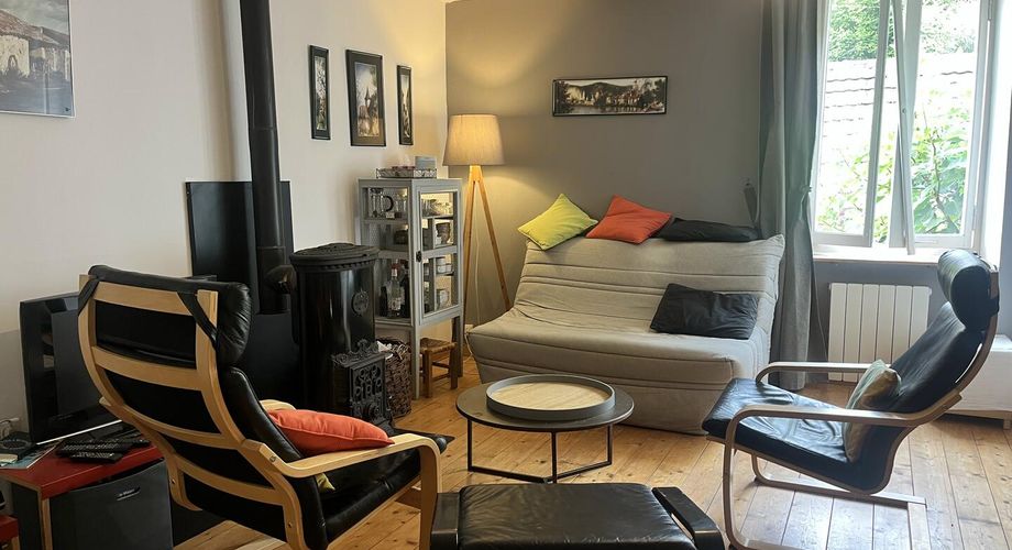 Maison en pierres 3 chambres et terrasse, Opportunité d'investissement ou résidence de charme proche SAINT-CYPRIEN