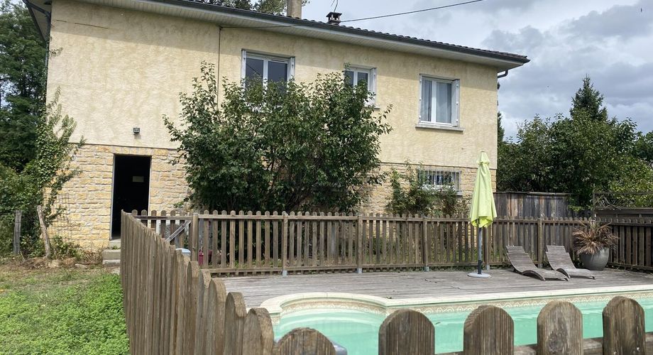 Maison contemporaine avec piscine à deux pas des commerces !