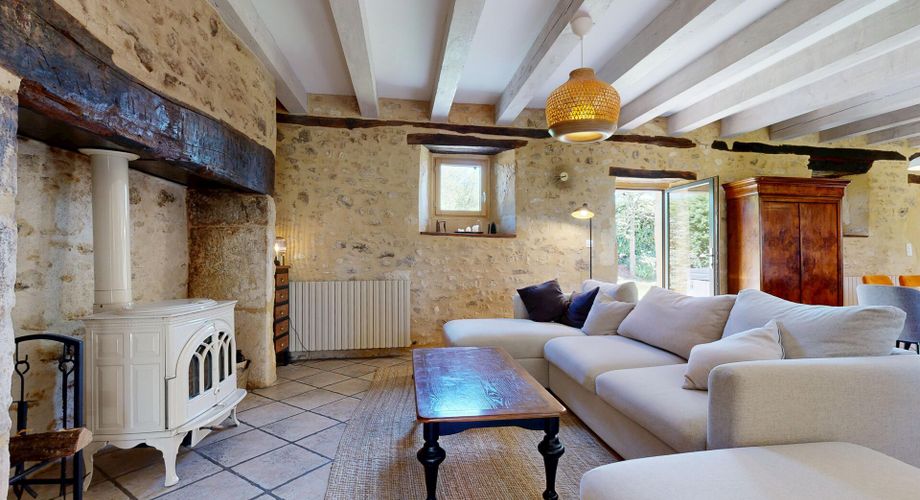 Périgord noir : maison pleine de charme avec piscine et jardin